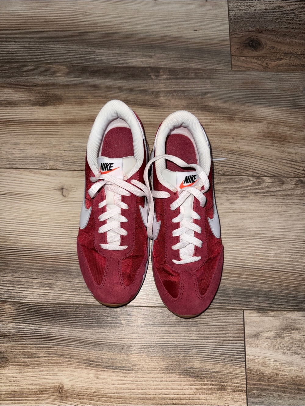 Nike Pacific Womend Sneaker Red and White Retro Runner size 7